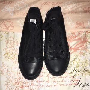 safeTstep black woman’s work shoe